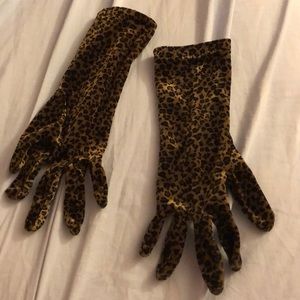Cheetah print velvet gloves